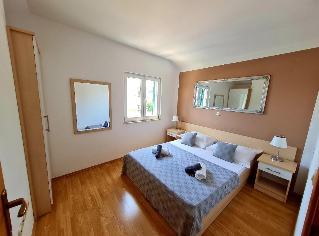 Vila Maslina Apartments Mit Pool Und Garten Nahe Am Strand Tučepi Habitación foto